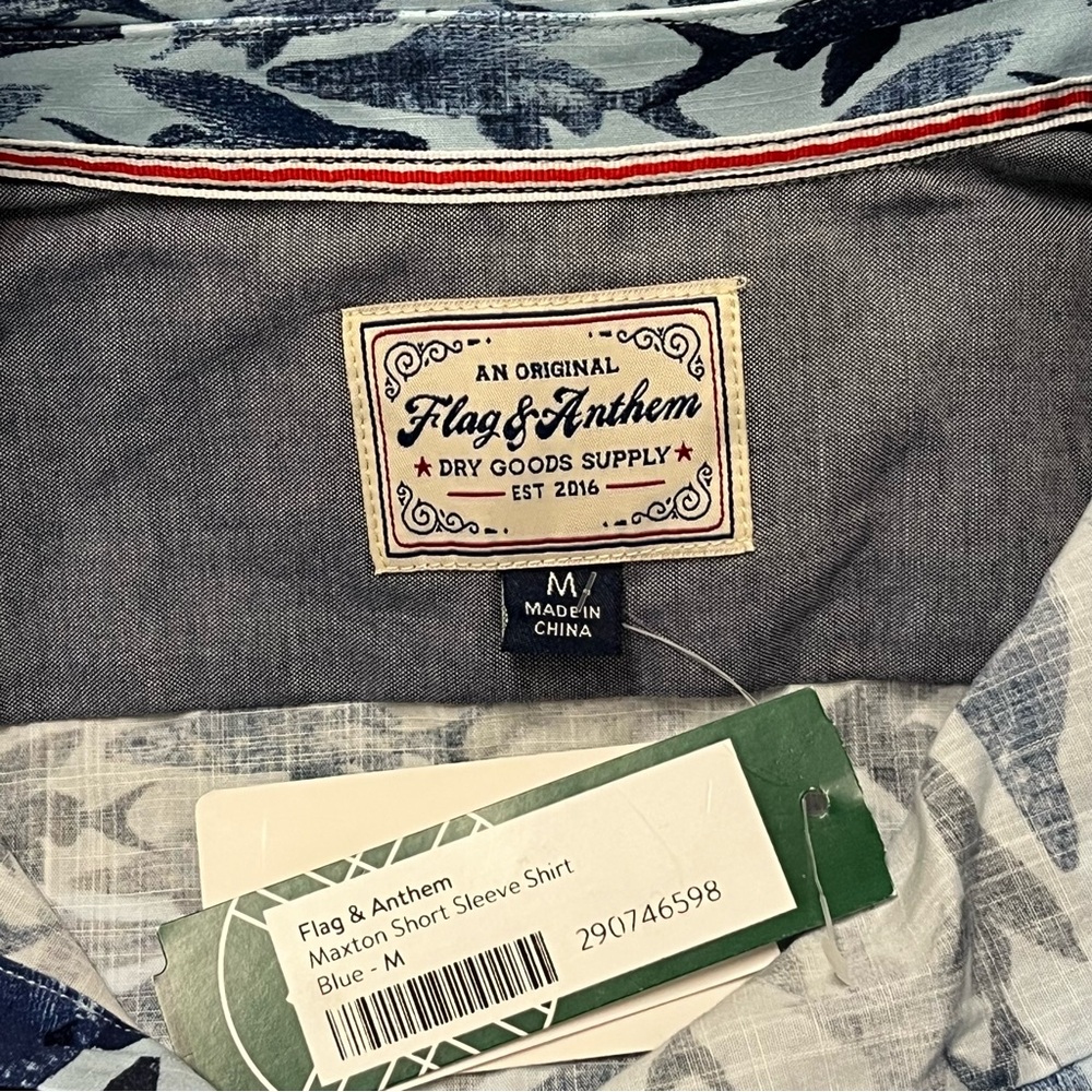 Flag & Anthem Flying Fish Blue Maxton Short Sleeve Shirt Size Medium NWT - Picture 3 of 5